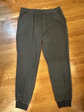 Men’s Banana Republic Black/Charcoal Knit  jogger sweat pants. Large